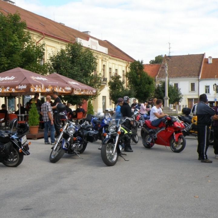 Stretnutie motorkárov
