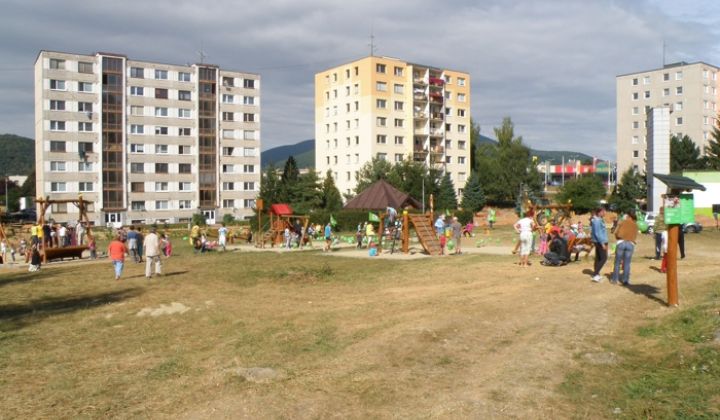 Nové detské ihrisko - sídl. JUH - slávnostné otvorenie Nové detské ihrisko - sídl. JUH - slávnostné otvorenie