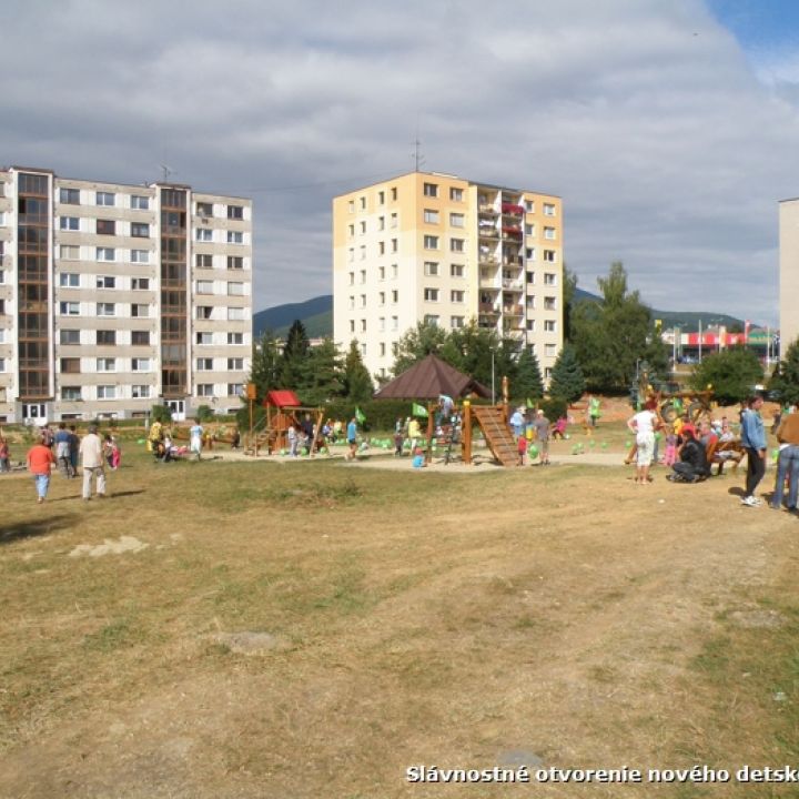 Nové detské ihrisko - sídl. JUH - slávnostné otvorenie