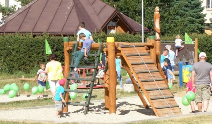 Nové detské ihrisko - sídl. JUH - slávnostné otvorenie Nové detské ihrisko - sídl. JUH - slávnostné otvorenie