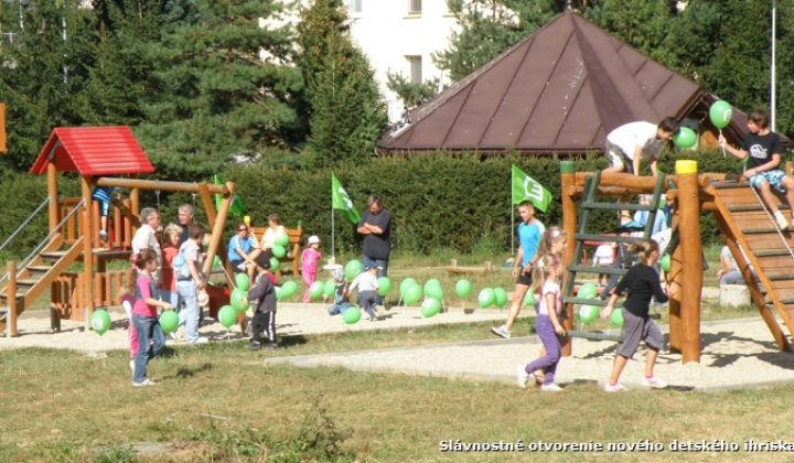 Nové detské ihrisko - sídl. JUH - slávnostné otvorenie Nové detské ihrisko - sídl. JUH - slávnostné otvorenie