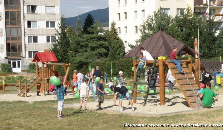Nové detské ihrisko - sídl. JUH - slávnostné otvorenie Nové detské ihrisko - sídl. JUH - slávnostné otvorenie