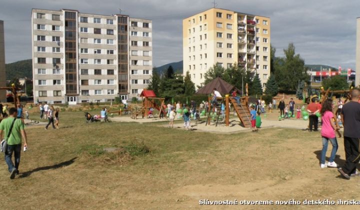 Nové detské ihrisko - sídl. JUH - slávnostné otvorenie Nové detské ihrisko - sídl. JUH - slávnostné otvorenie