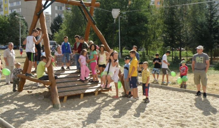 Nové detské ihrisko - sídl. JUH - slávnostné otvorenie Nové detské ihrisko - sídl. JUH - slávnostné otvorenie