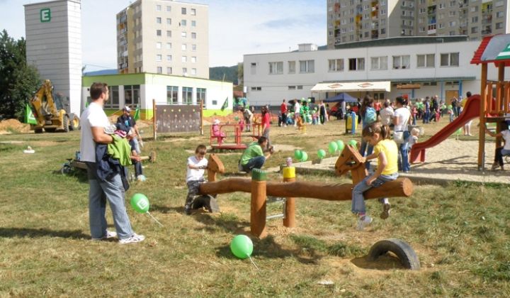 Nové detské ihrisko - sídl. JUH - slávnostné otvorenie Nové detské ihrisko - sídl. JUH - slávnostné otvorenie