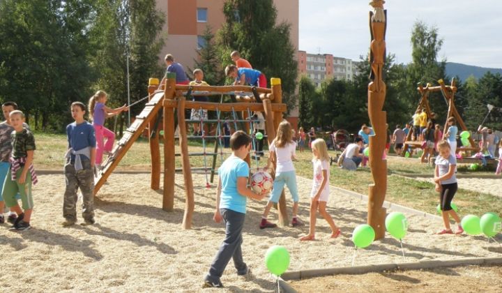 Nové detské ihrisko - sídl. JUH - slávnostné otvorenie Nové detské ihrisko - sídl. JUH - slávnostné otvorenie