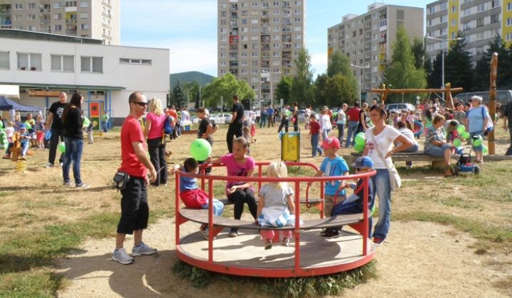Nové detské ihrisko - sídl. JUH - slávnostné otvorenie Nové detské ihrisko - sídl. JUH - slávnostné otvorenie