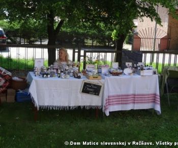 Spravodajstvo z podujatí / Záhrada plná kníh - foto