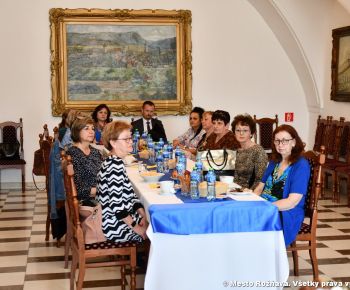 Spravodajstvo z podujatí / Pozdravenie pedagogických a nepedagogických zamestnancov  odchádzajúcich do dôchodku - foto
