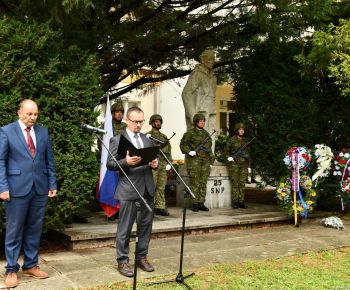 Spravodajstvo z podujatí / Pietny akt kladenia vencov - foto
