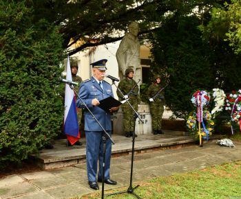 Spravodajstvo z podujatí / Pietny akt kladenia vencov - foto