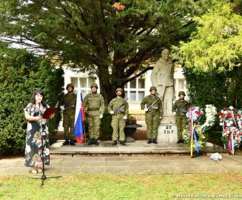 Spravodajstvo z podujatí / Pietny akt kladenia vencov - foto