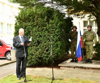 Spravodajstvo z podujatí / Pietny akt kladenia vencov - foto