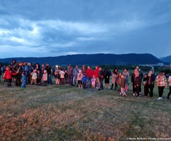 Spravodajstvo z podujatí / Rožňava opäť zažila Vatru Slobody: Oheň, hudba a spomienka na slobodu - foto