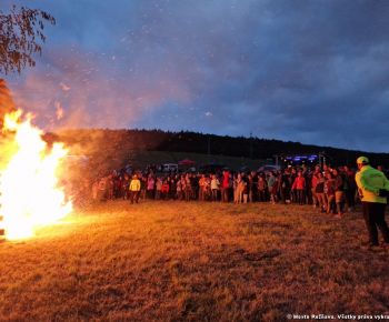 Spravodajstvo z podujatí / Rožňava opäť zažila Vatru Slobody: Oheň, hudba a spomienka na slobodu - foto