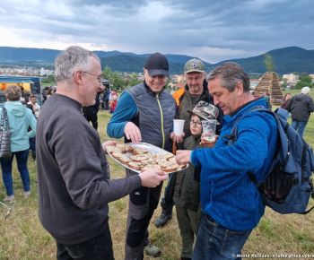 Spravodajstvo z podujatí / Rožňava opäť zažila Vatru Slobody: Oheň, hudba a spomienka na slobodu - foto