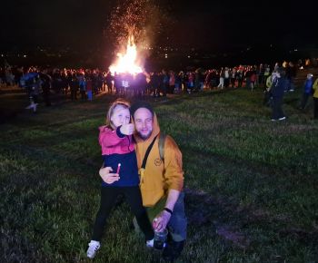 Spravodajstvo z podujatí / Rožňava opäť zažila Vatru Slobody: Oheň, hudba a spomienka na slobodu - foto