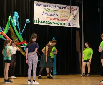 Spravodajstvo z podujatí / Medzinárodný festival detských folklórnych súborov v Rožňave očaril návštevníkov - foto