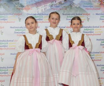 Spravodajstvo z podujatí / Medzinárodný festival detských folklórnych súborov v Rožňave očaril návštevníkov - foto