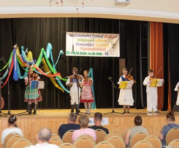 Spravodajstvo z podujatí / Medzinárodný festival detských folklórnych súborov v Rožňave očaril návštevníkov - foto