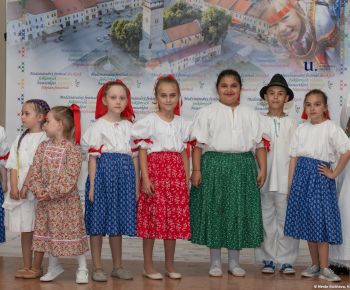 Spravodajstvo z podujatí / Medzinárodný festival detských folklórnych súborov v Rožňave očaril návštevníkov - foto