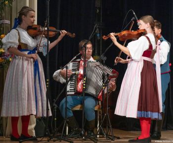 Spravodajstvo z podujatí / Medzinárodný festival detských folklórnych súborov v Rožňave očaril návštevníkov - foto