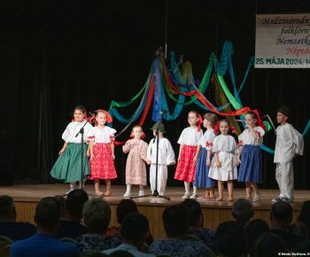 Spravodajstvo z podujatí / Medzinárodný festival detských folklórnych súborov v Rožňave očaril návštevníkov - foto