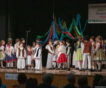 Spravodajstvo z podujatí / Medzinárodný festival detských folklórnych súborov v Rožňave očaril návštevníkov - foto