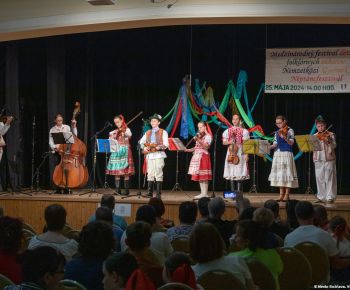 Spravodajstvo z podujatí / Medzinárodný festival detských folklórnych súborov v Rožňave očaril návštevníkov - foto