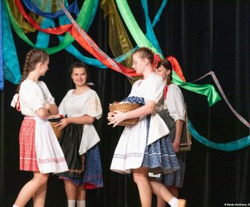 Spravodajstvo z podujatí / Medzinárodný festival detských folklórnych súborov v Rožňave očaril návštevníkov - foto