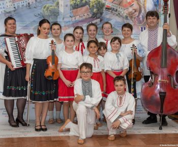 Spravodajstvo z podujatí / Medzinárodný festival detských folklórnych súborov v Rožňave očaril návštevníkov - foto