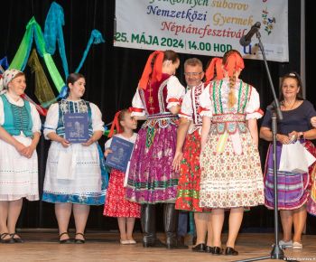 Spravodajstvo z podujatí / Medzinárodný festival detských folklórnych súborov v Rožňave očaril návštevníkov - foto