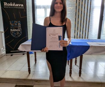 Spravodajstvo z podujatí / Slávnosť v Historickej Radnici v Rožňave ocenila talentovaných žiakov a pedagogických a nepedagogických zamestnancov odchádzajúcich do dôchodku - foto