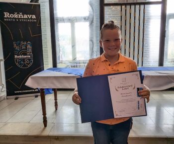Spravodajstvo z podujatí / Slávnosť v Historickej Radnici v Rožňave ocenila talentovaných žiakov a pedagogických a nepedagogických zamestnancov odchádzajúcich do dôchodku - foto