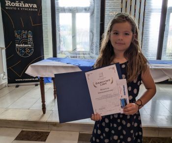 Spravodajstvo z podujatí / Slávnosť v Historickej Radnici v Rožňave ocenila talentovaných žiakov a pedagogických a nepedagogických zamestnancov odchádzajúcich do dôchodku - foto