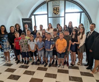 Spravodajstvo z podujatí / Slávnosť v Historickej Radnici v Rožňave ocenila talentovaných žiakov a pedagogických a nepedagogických zamestnancov odchádzajúcich do dôchodku - foto
