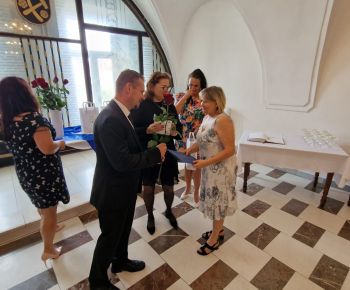 Spravodajstvo z podujatí / Slávnosť v Historickej Radnici v Rožňave ocenila talentovaných žiakov a pedagogických a nepedagogických zamestnancov odchádzajúcich do dôchodku - foto