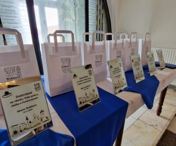 Spravodajstvo z podujatí / Slávnosť v Historickej Radnici v Rožňave ocenila talentovaných žiakov a pedagogických a nepedagogických zamestnancov odchádzajúcich do dôchodku - foto Spravodajstvo z podujatí / Slávnosť v Historickej Radnici v Rožňave ocenila talentovaných žiakov a pedagogických a nepedagogických zamestnancov odchádzajúcich do dôchodku - foto