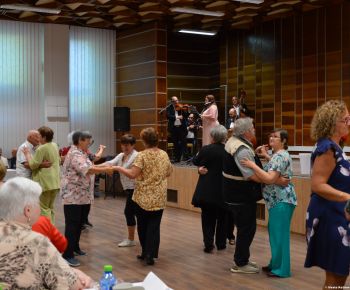 Akcie v dennom centre rok 2024 / Deň matiek - foto Akcie v dennom centre rok 2024 / Deň matiek - foto