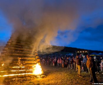 Spravodajstvo z podujatí / Vatra slobody v Rožňave prilákala viac ako tisíc návštevníkov! - foto