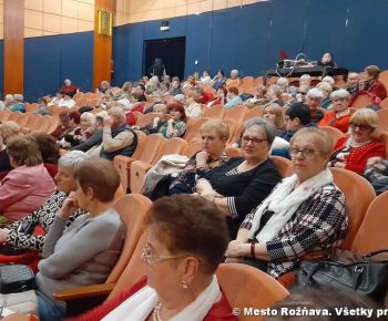 Akcie v dennom centre rok 2025 / MDŽ - foto