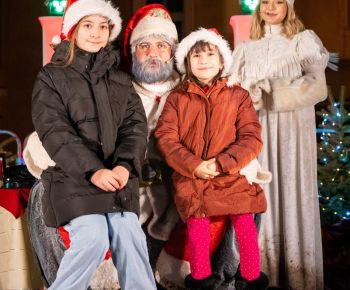 Spravodajstvo z podujatí / Rozprávkové Vianočné trhy 2025 priniesli do Rožňavy čarovnú atmosféru - foto