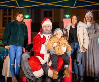 Spravodajstvo z podujatí / Rozprávkové Vianočné trhy 2025 priniesli do Rožňavy čarovnú atmosféru - foto