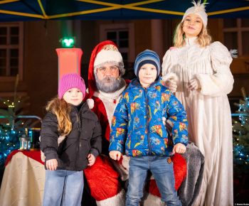 Spravodajstvo z podujatí / Rozprávkové Vianočné trhy 2025 priniesli do Rožňavy čarovnú atmosféru - foto