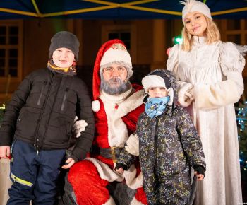 Spravodajstvo z podujatí / Rozprávkové Vianočné trhy 2025 priniesli do Rožňavy čarovnú atmosféru - foto