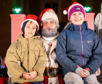 Spravodajstvo z podujatí / Rozprávkové Vianočné trhy 2025 priniesli do Rožňavy čarovnú atmosféru - foto