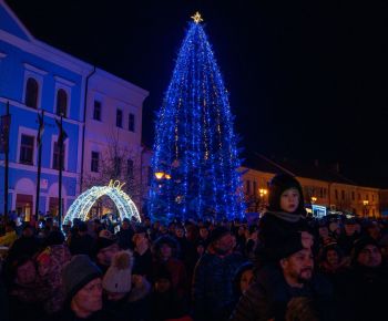 Spravodajstvo z podujatí / Rozprávkové Vianočné trhy 2025 priniesli do Rožňavy čarovnú atmosféru - foto