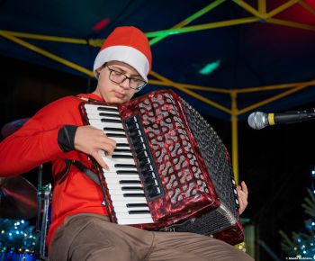 Spravodajstvo z podujatí / Rozprávkové Vianočné trhy 2025 priniesli do Rožňavy čarovnú atmosféru - foto