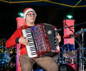 Spravodajstvo z podujatí / Rozprávkové Vianočné trhy 2025 priniesli do Rožňavy čarovnú atmosféru - foto