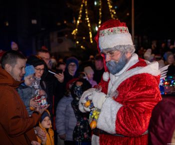 Spravodajstvo z podujatí / Rozprávkové Vianočné trhy 2025 priniesli do Rožňavy čarovnú atmosféru - foto
